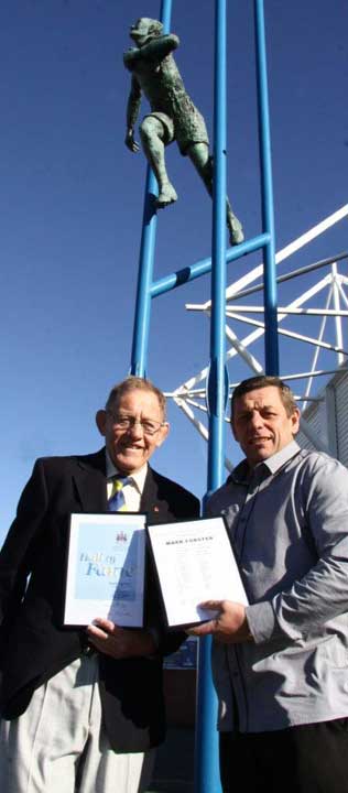 Alistair-and-Mark-under-the-legendary-Brian-bevan
