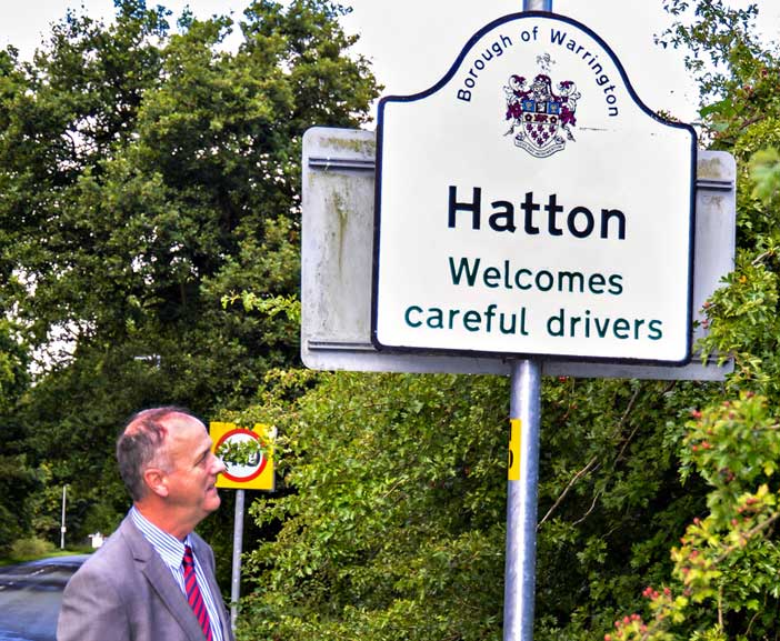 Paul-Kennedy-with-Hatton-sign
