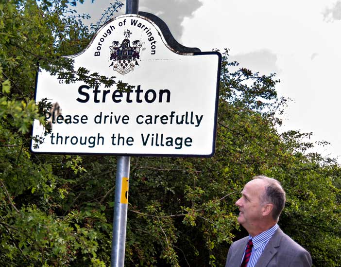 Paul-Kennedy-with-Stretton-sign
