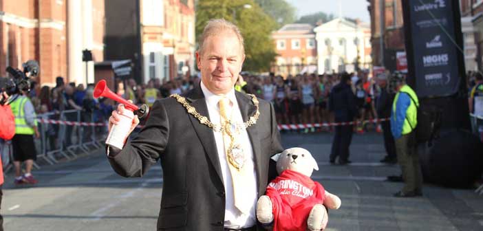 Mayor Geoff Settle prepares to start the race. Picture Paul Jackson