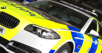 Off duty officer tackles youth armed with knife