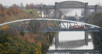 Swing bridge