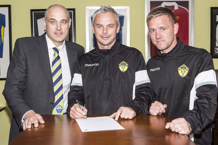 managers-signing