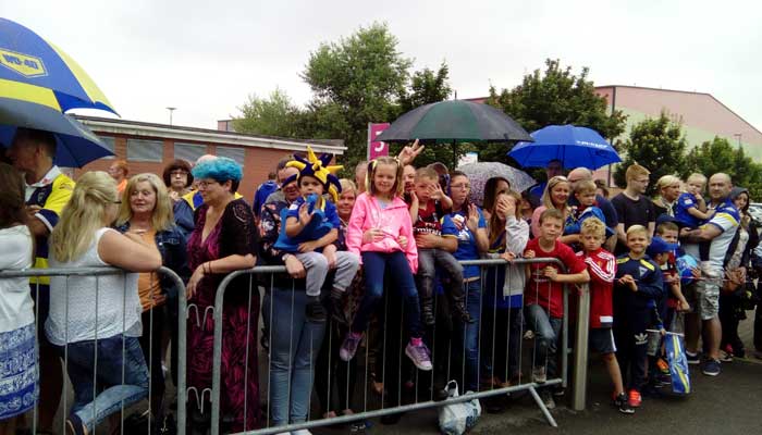 wolves-fans2