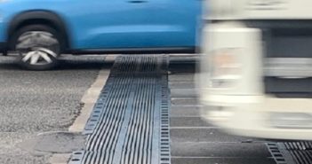 Traffic hold-ups warning