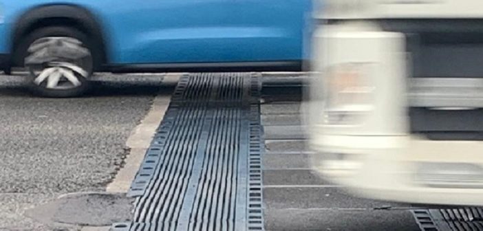 Traffic hold-ups warning