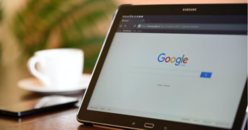 laptop google - seo - local news visibility