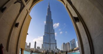 rental cars traveling in Dubai