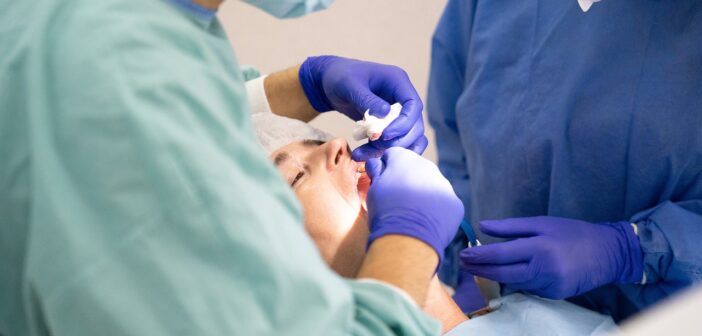 How much does an orthodontist earn in the UK