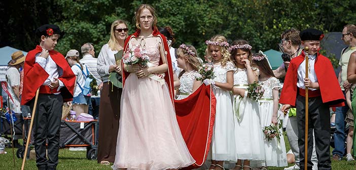 Thewall Rose Queen