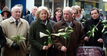 colin and wendy with flowers
