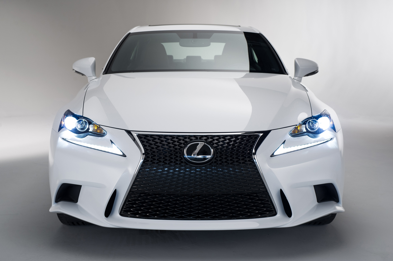 Лексус стоит. Lexus is 250 2021. Марки седанов Лексус. Лексус японец. Лексус новый белый.